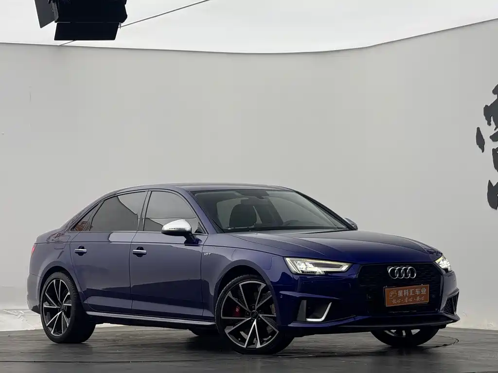 Audi A4L — фото 3
