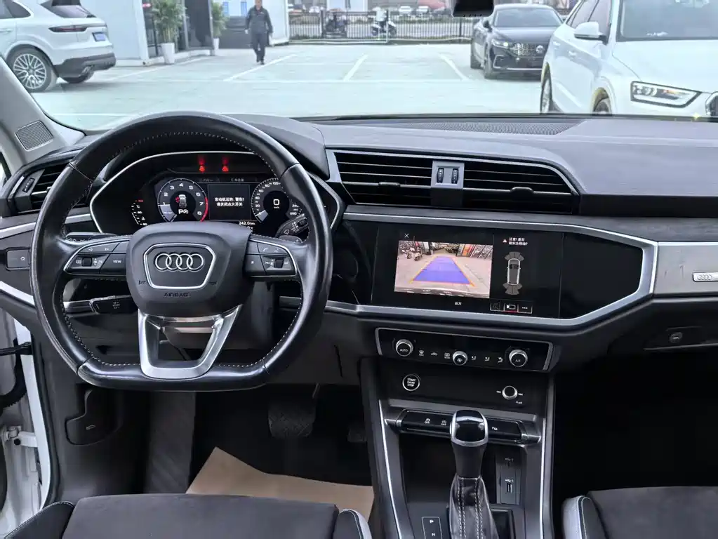 Audi Q3 — фото 4