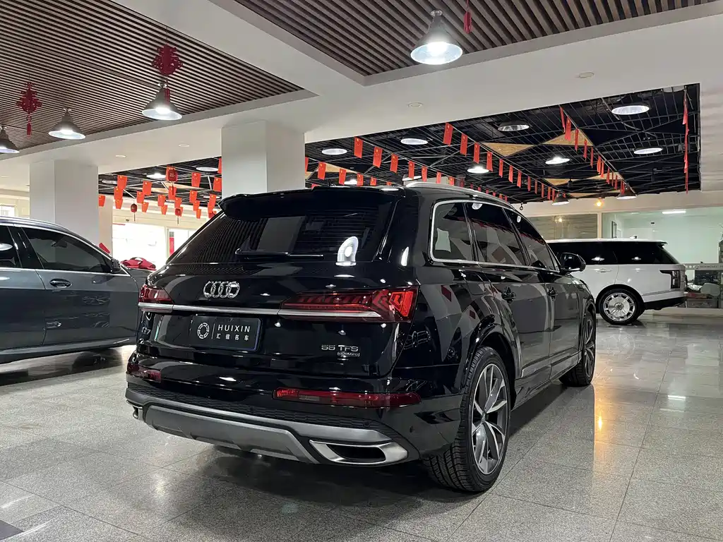 Audi Q7 — фото 17