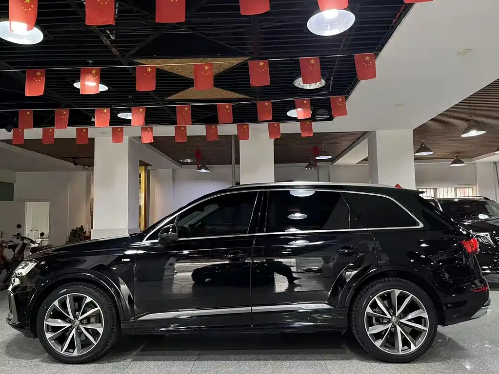 Audi Q7 — фото 18