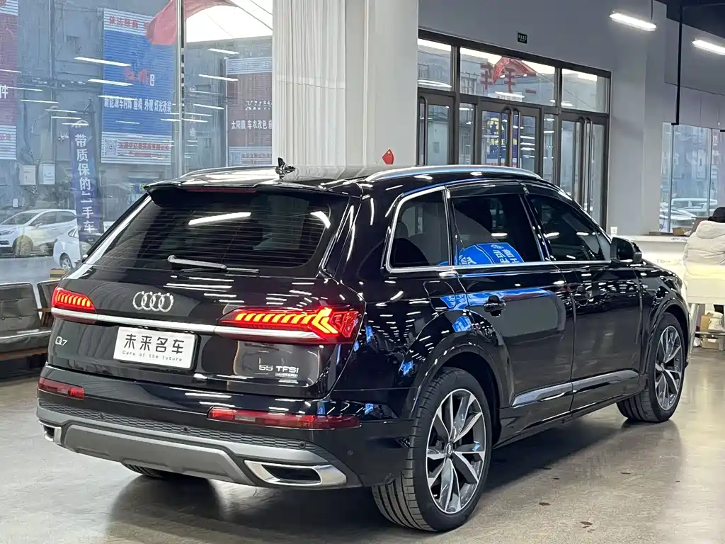 Audi Q7 — фото 14