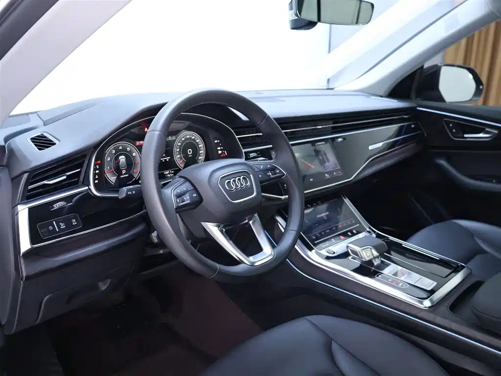 Audi Q8 — фото 11