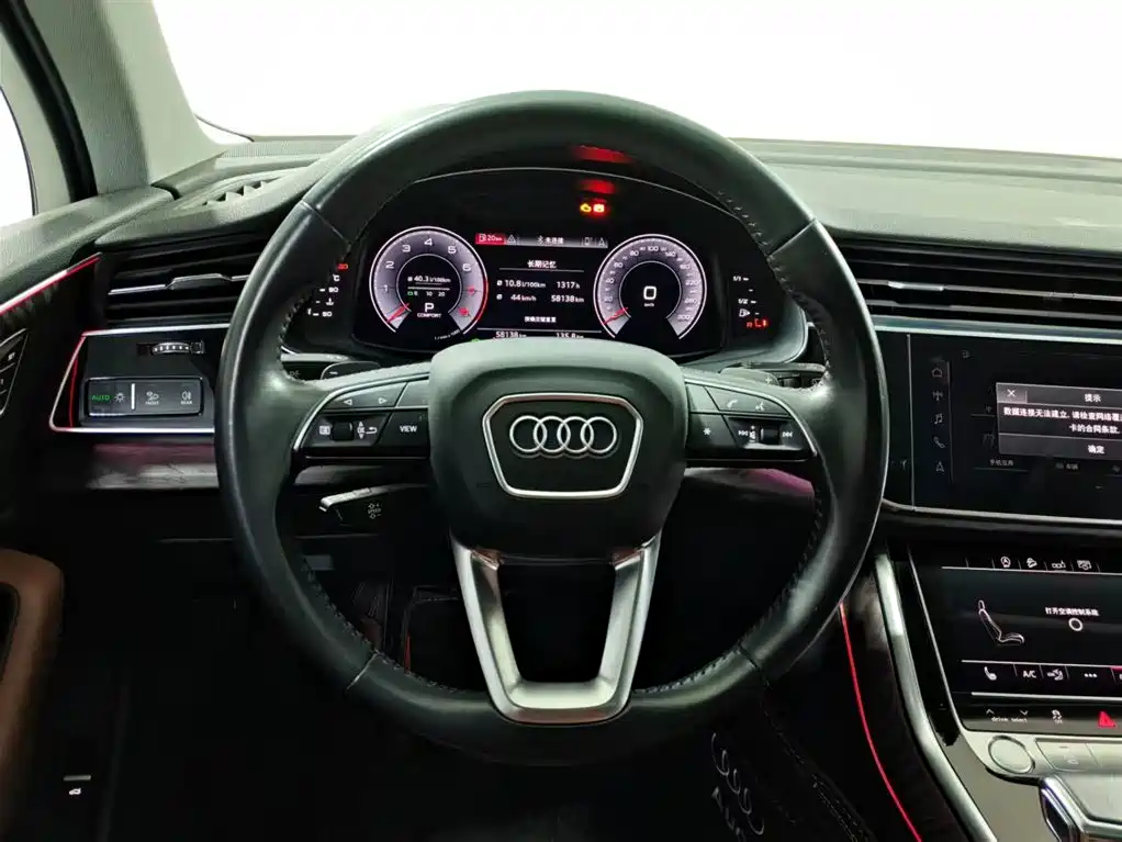 Audi Q7 — фото 11