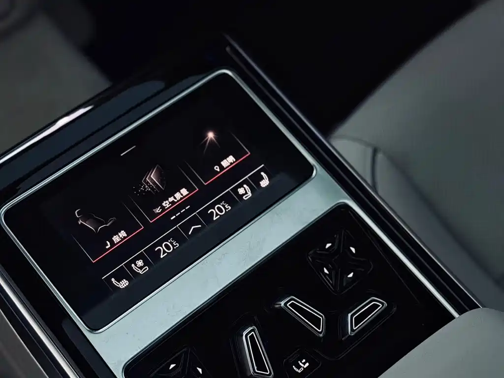 Audi A8 — фото 11