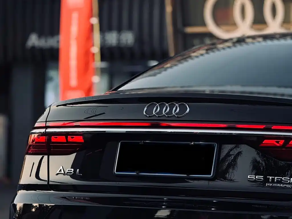 Audi A8 — фото 17