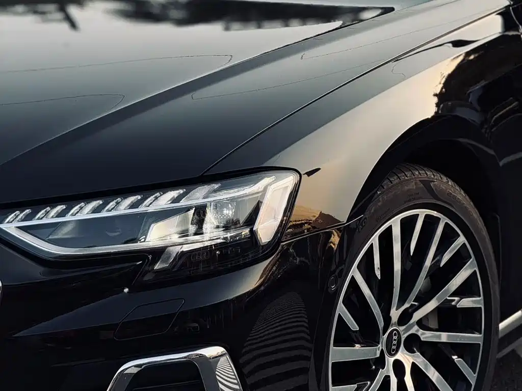 Audi A8 — фото 18
