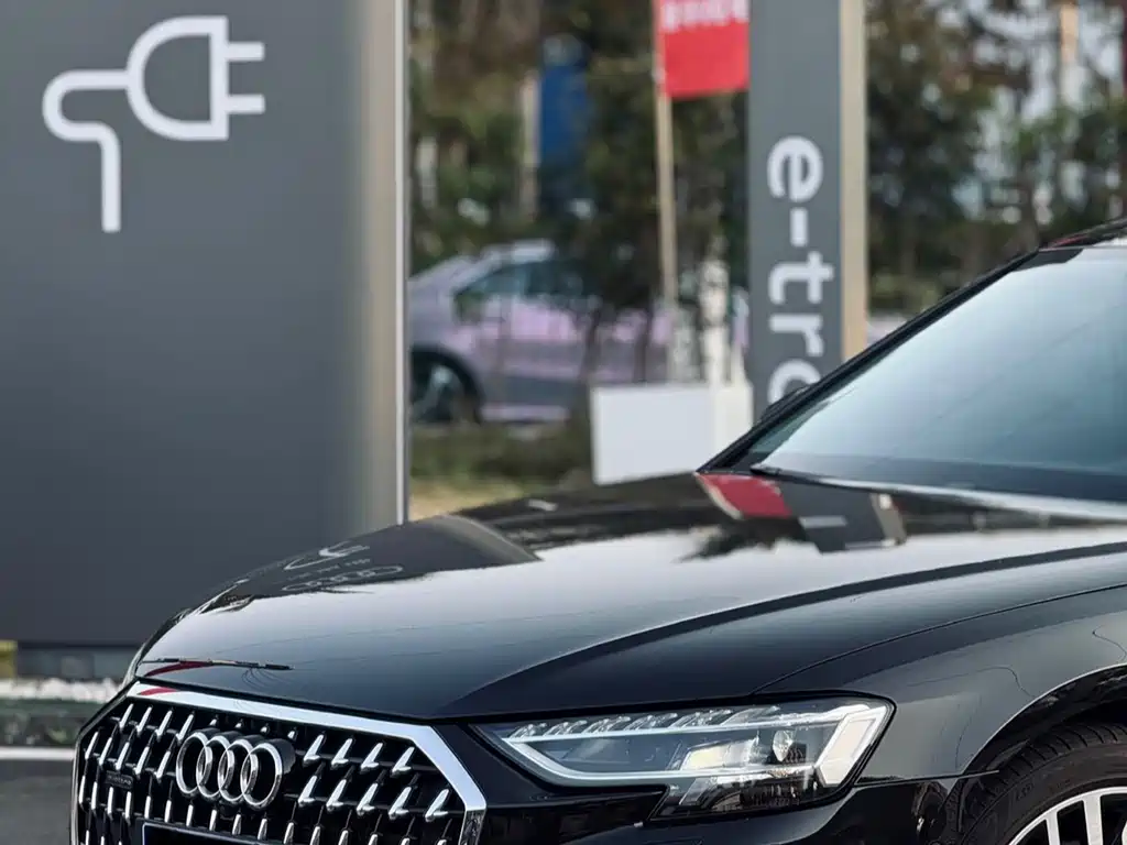 Audi A8 — фото 19