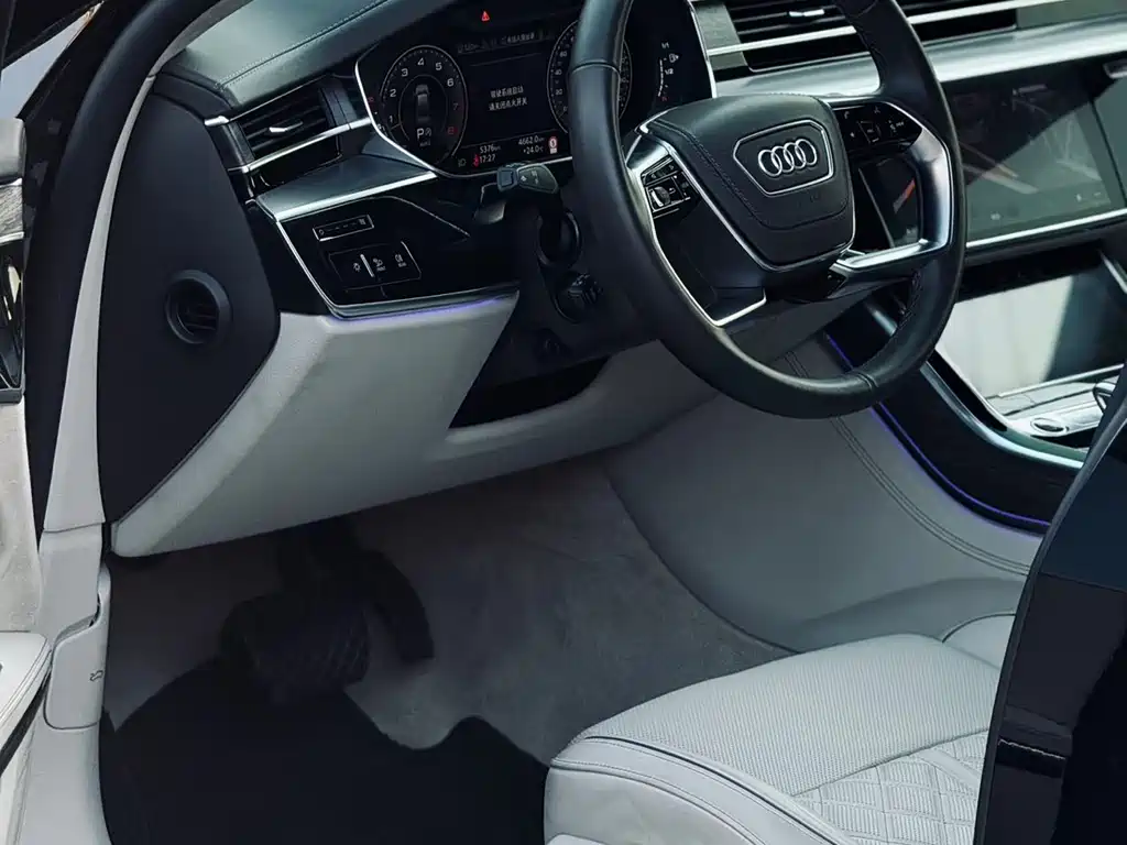 Audi A8 — фото 5