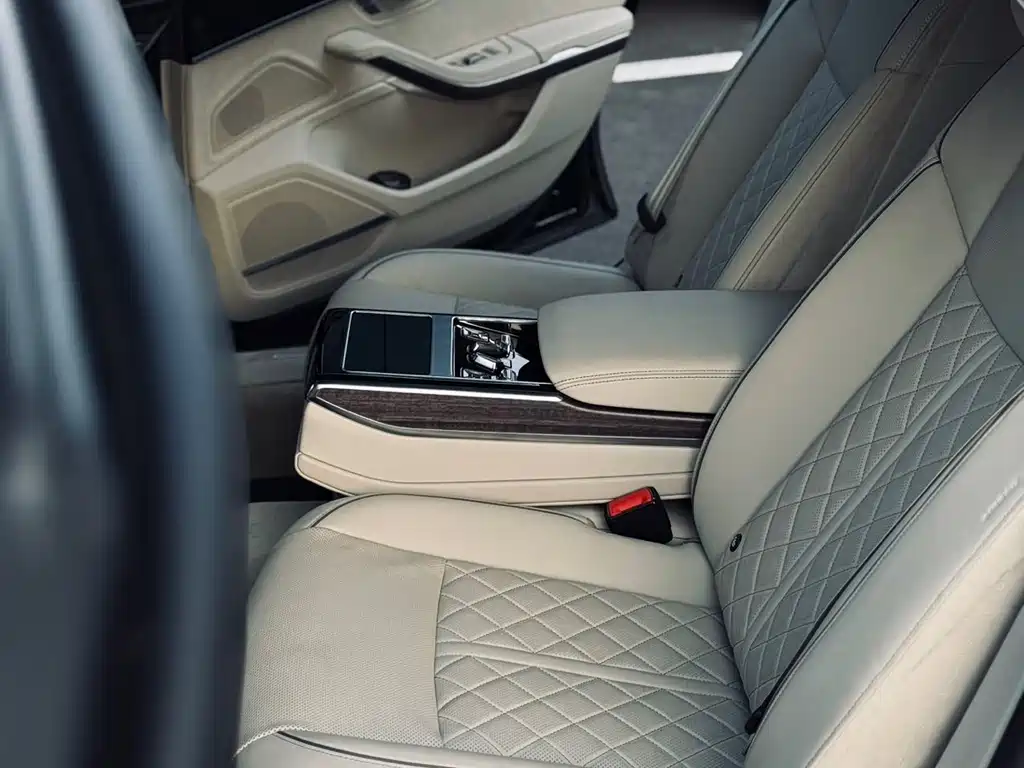 Audi A8 — фото 8