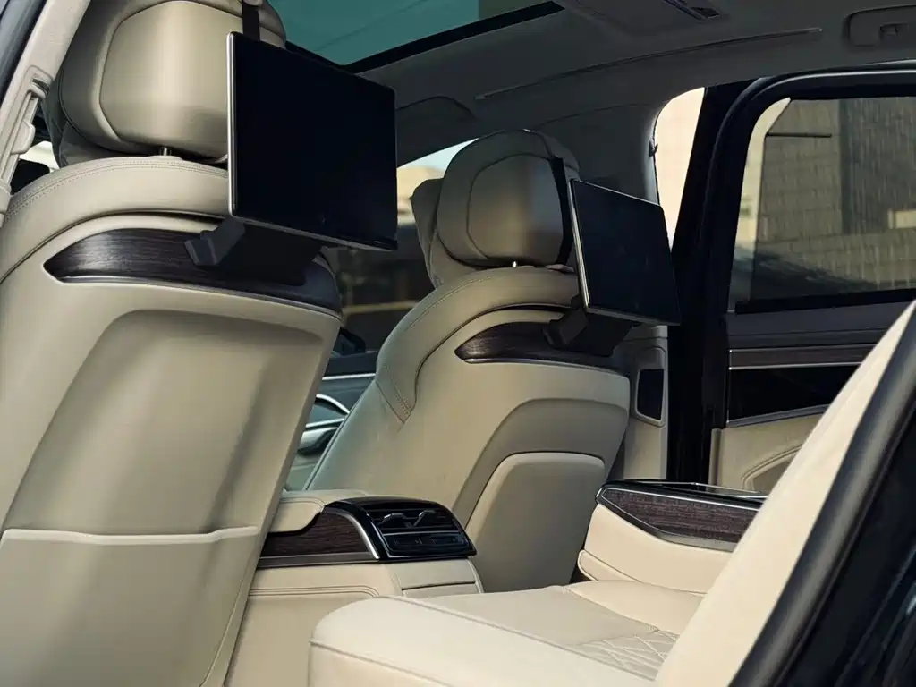 Audi A8 — фото 9
