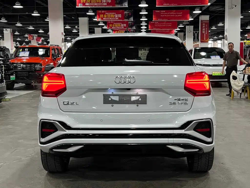 Audi Q2L — фото 4