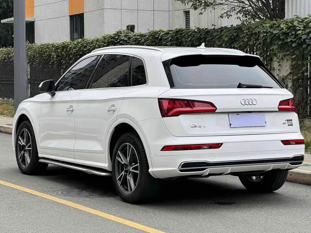 Audi Q5L — фото 4