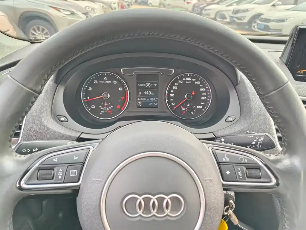 Audi Q3 — фото 11