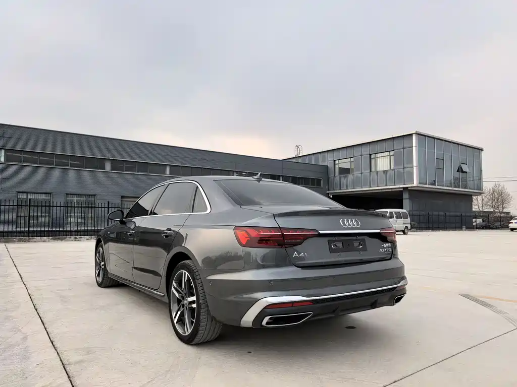 Audi A4L — фото 5