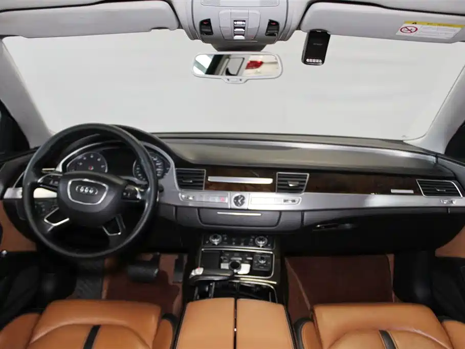 Audi A8 — фото 9