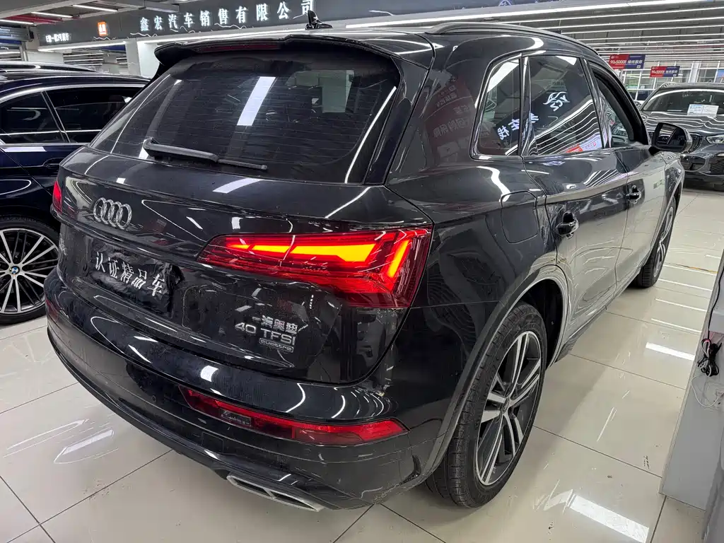 Audi Q5L — фото 6