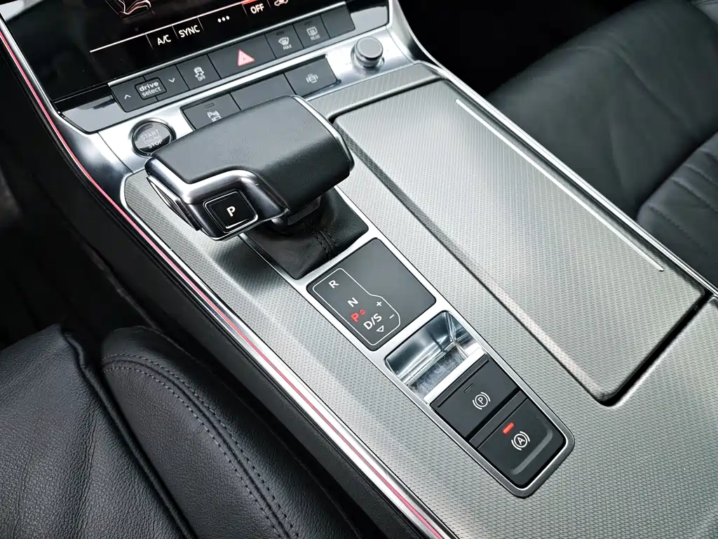 Audi A6L — фото 10