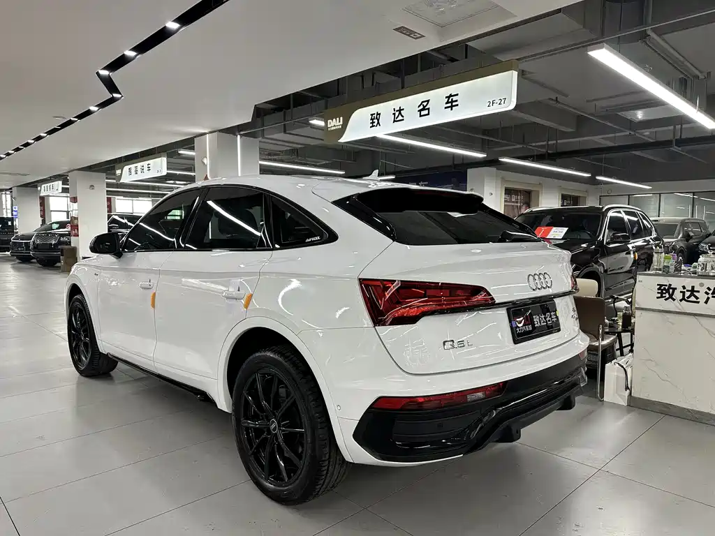 Audi Q5L Sportback — фото 4