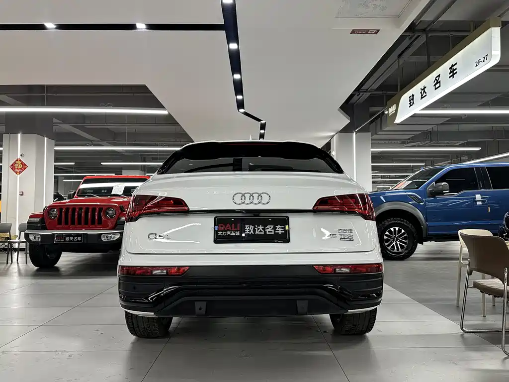 Audi Q5L Sportback — фото 5