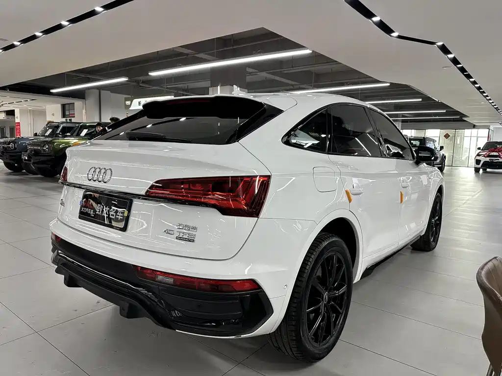 Audi Q5L Sportback — фото 6