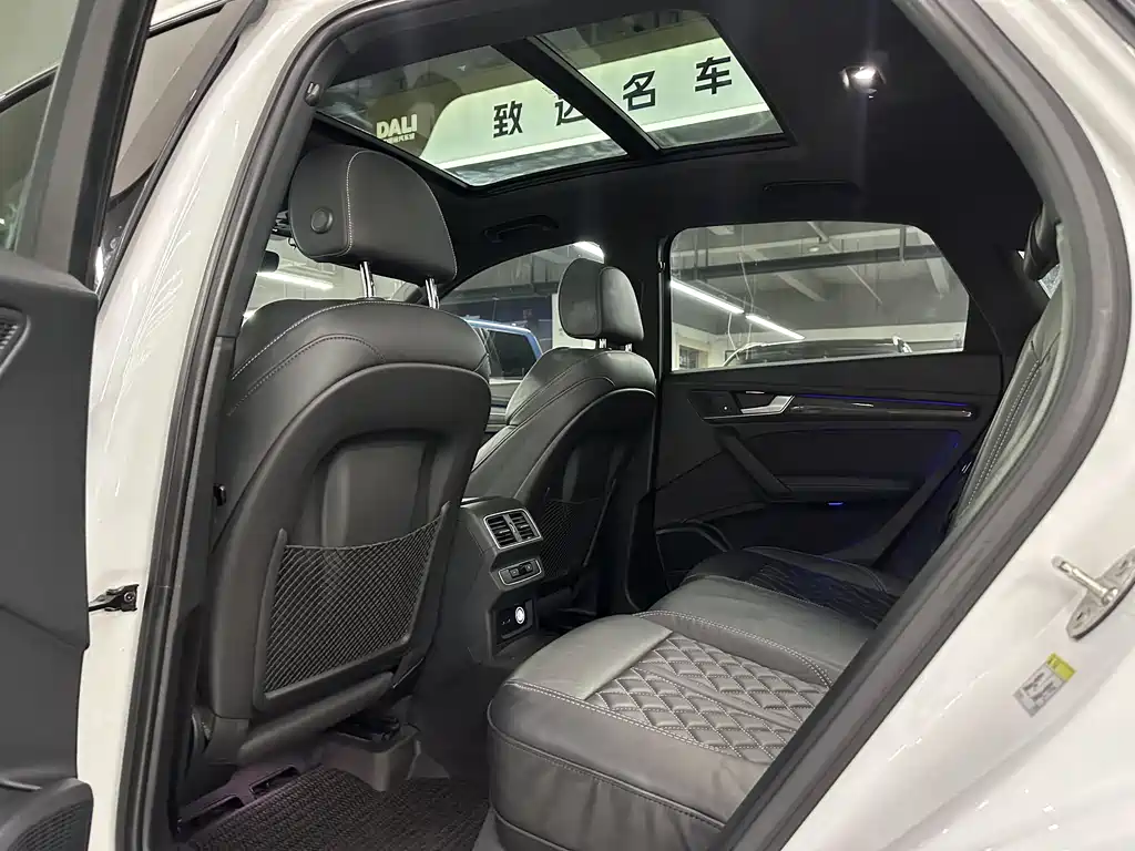 Audi Q5L Sportback — фото 9