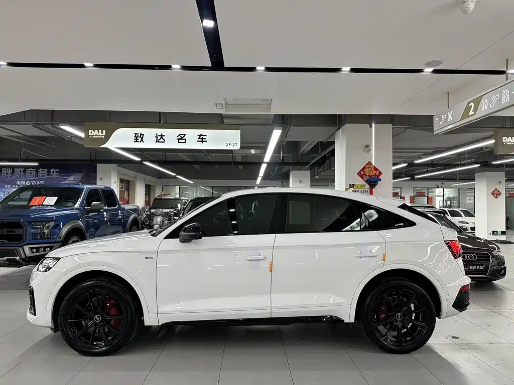 Audi Q5L Sportback — фото 10