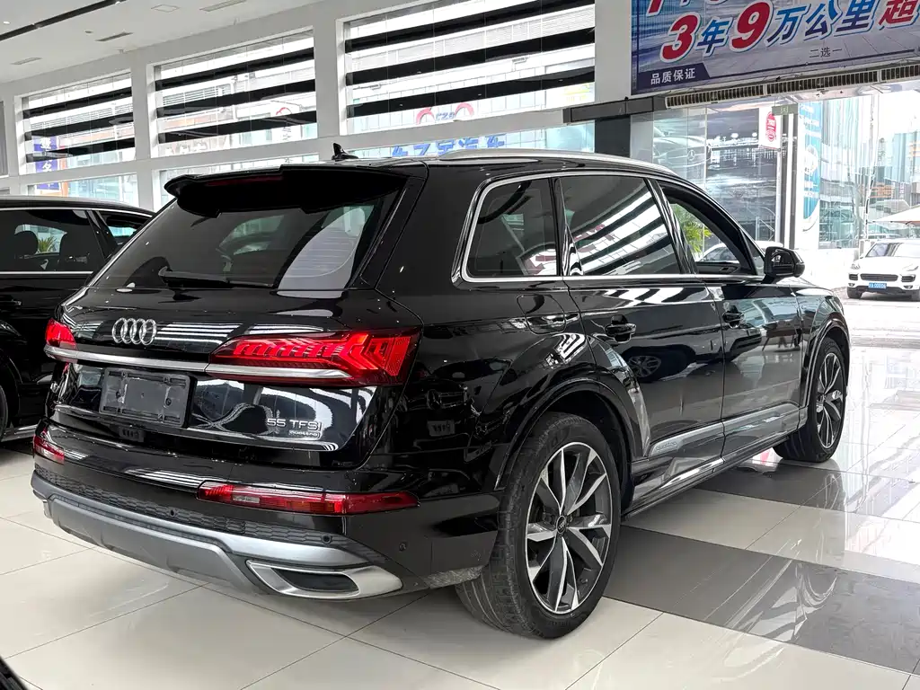 Audi Q7 — фото 20