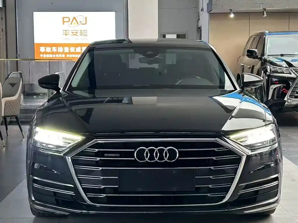 Audi A8 — фото 2