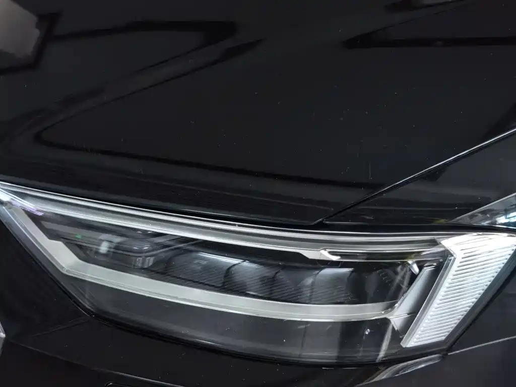 Audi A8 — фото 11