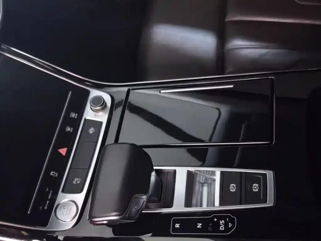 Audi A8 — фото 13