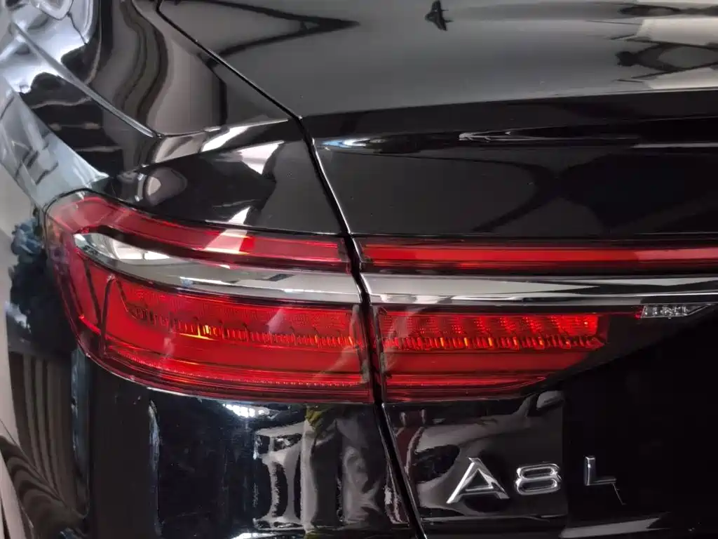Audi A8 — фото 15