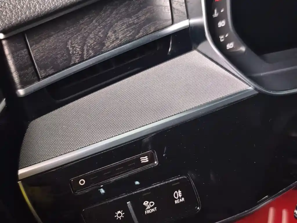 Audi A8 — фото 17