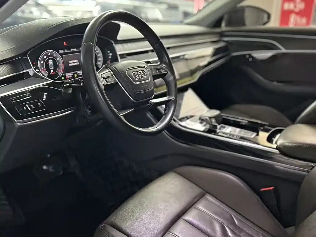 Audi A8 — фото 4