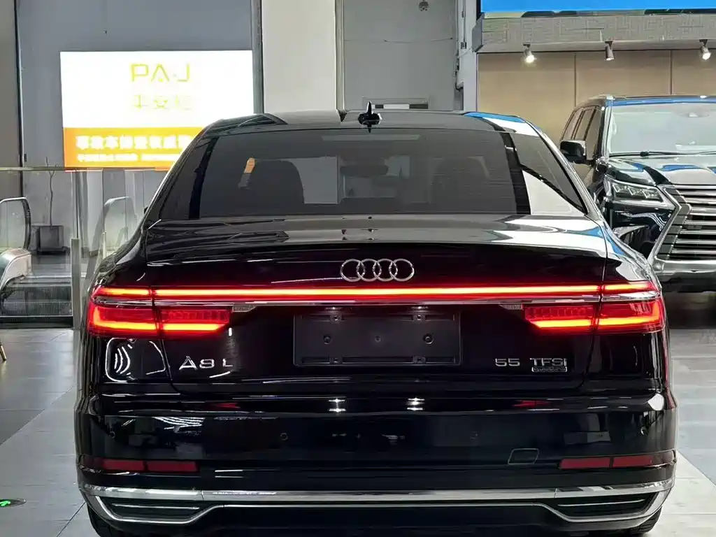 Audi A8 — фото 8