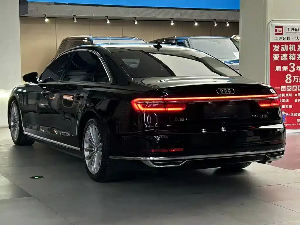 Audi A8 — фото 9