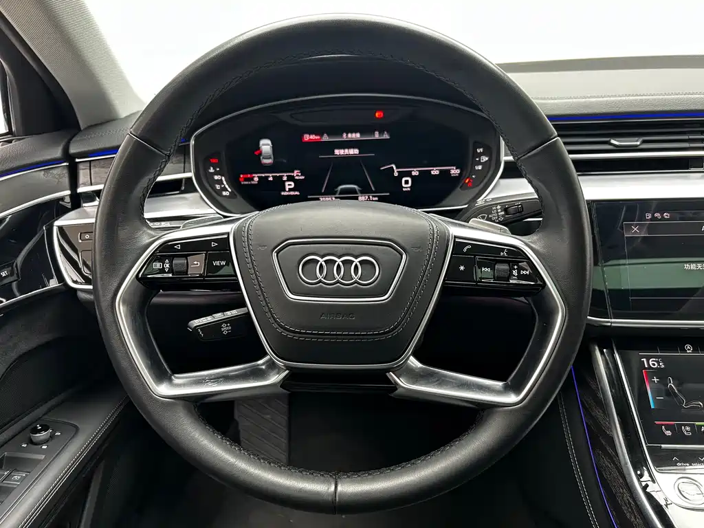Audi A8 — фото 11