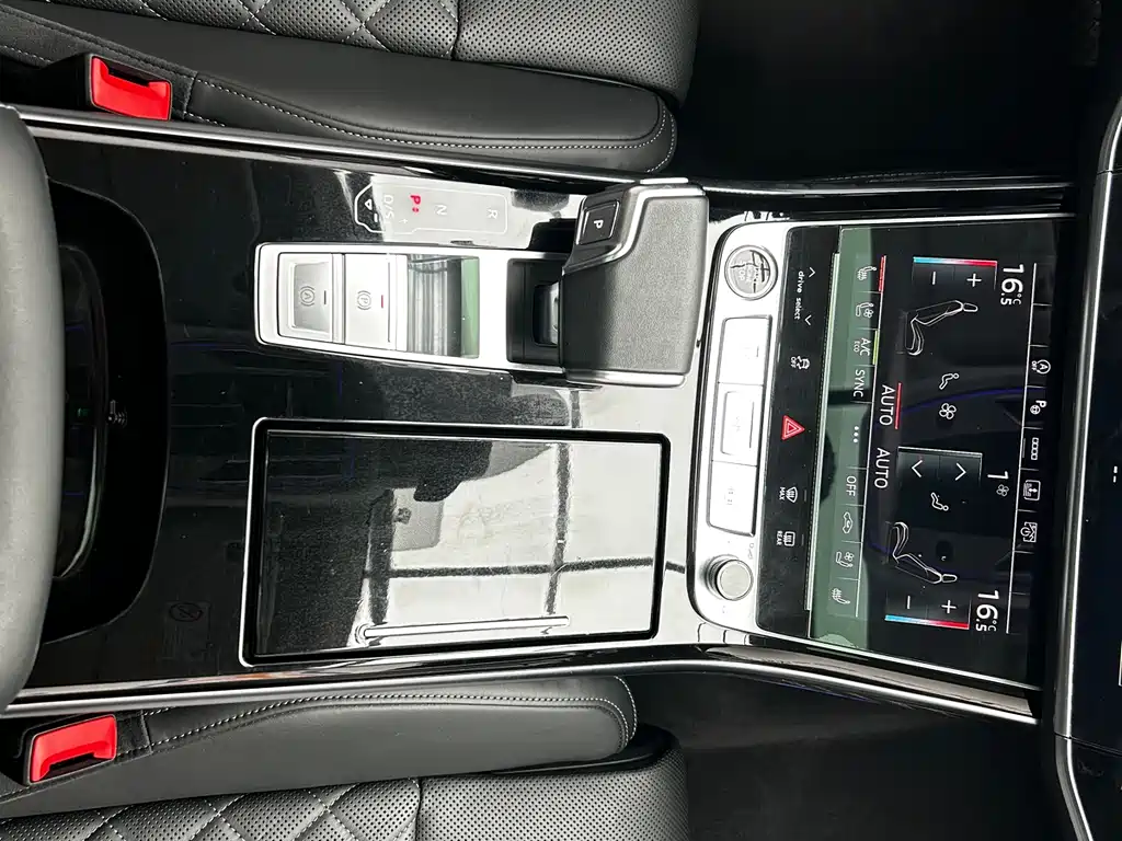 Audi A8 — фото 13