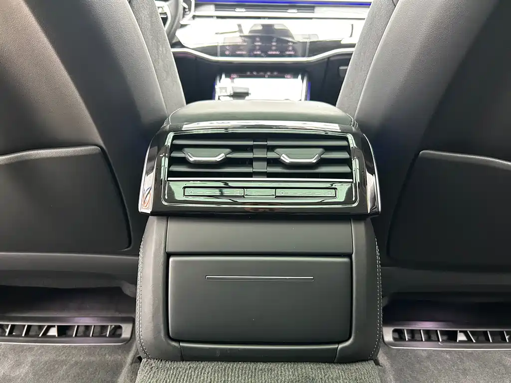 Audi A8 — фото 15