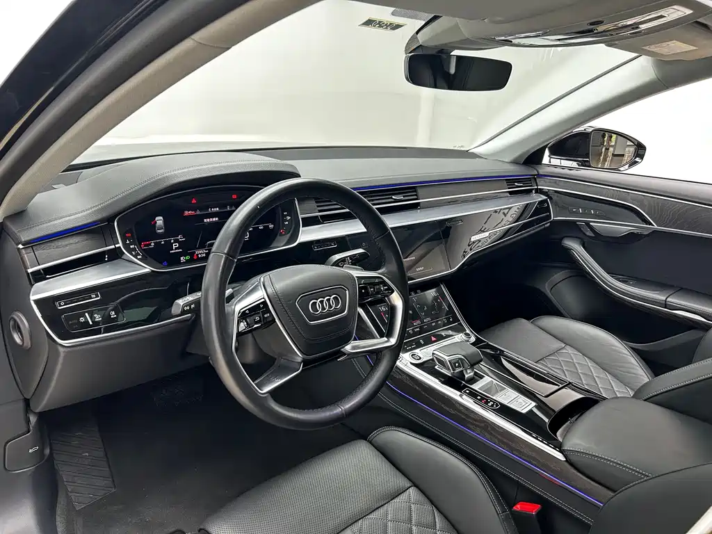 Audi A8 — фото 6