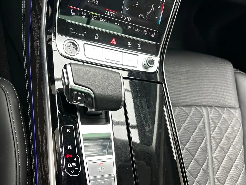 Audi A8 — фото 8