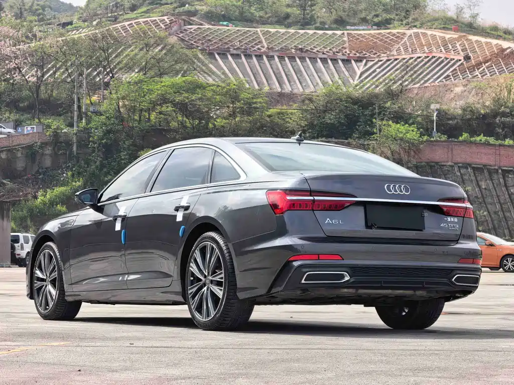Audi A6L — фото 14