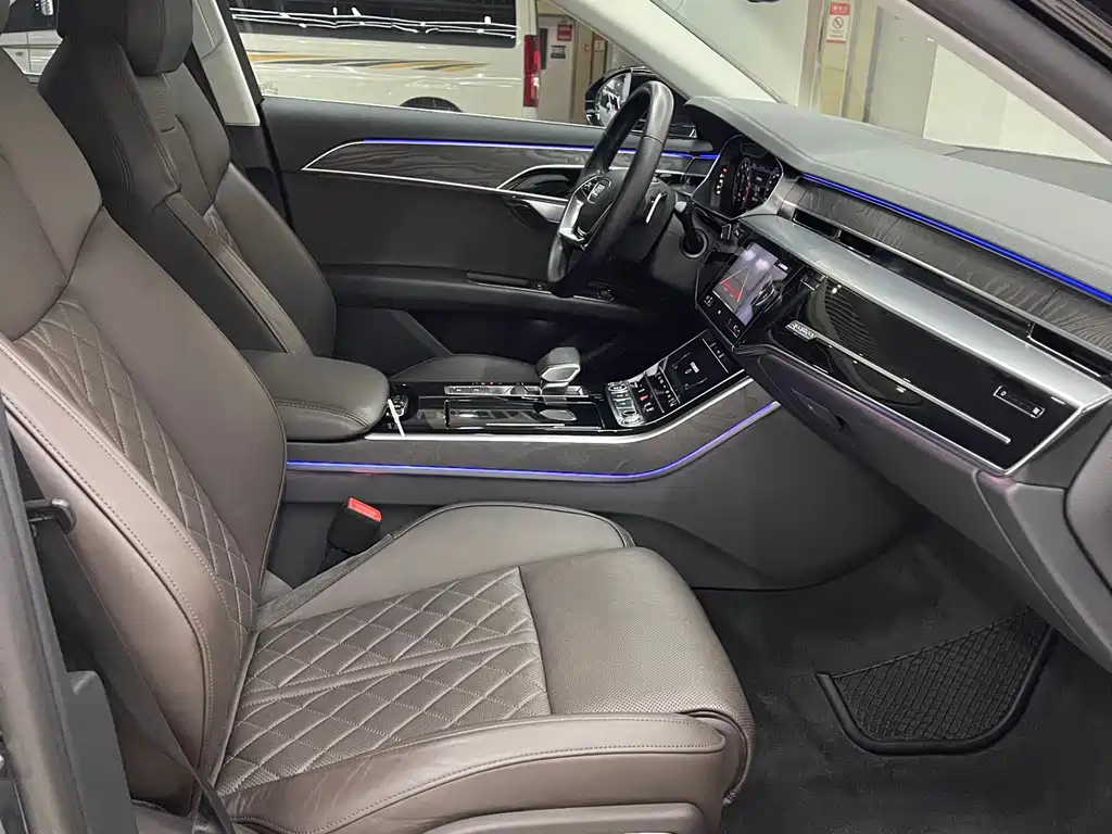 Audi A8 — фото 10