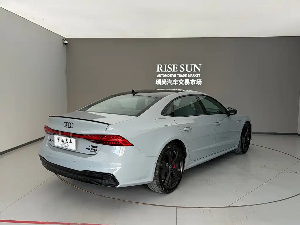 Audi A7L — фото 13