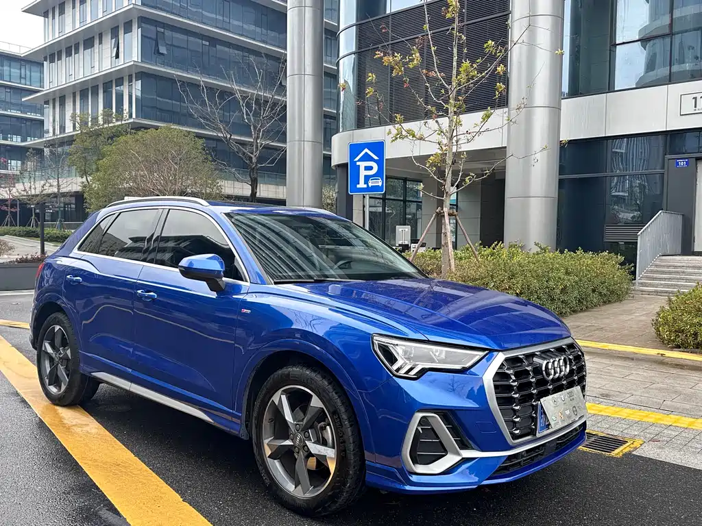 Audi Q3 — фото 11