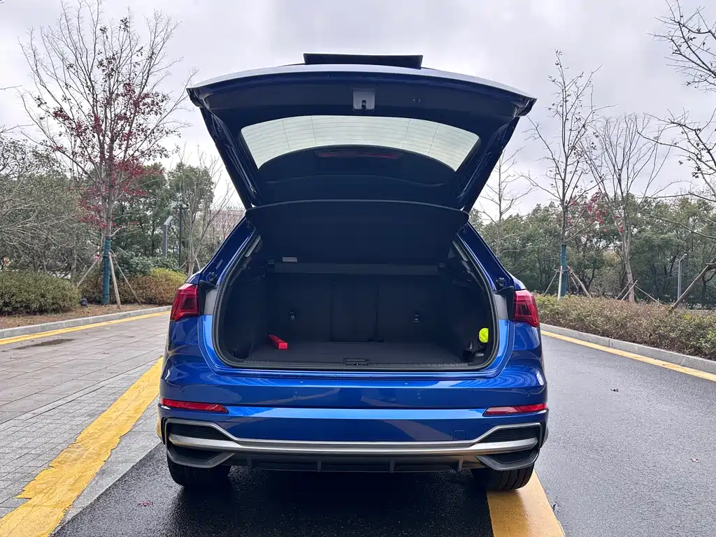Audi Q3 — фото 17