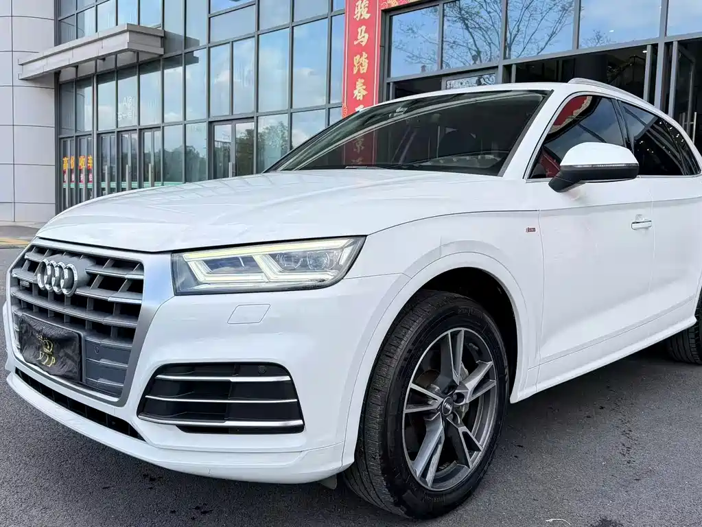 Audi Q5L — фото 3