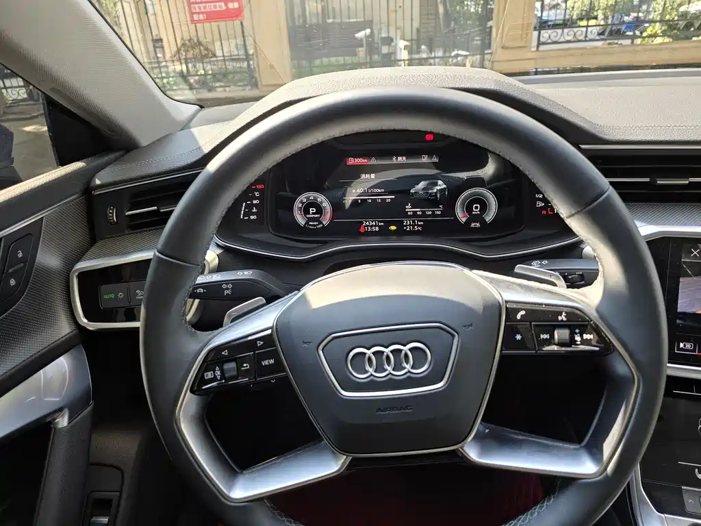 Audi A7L — фото 11