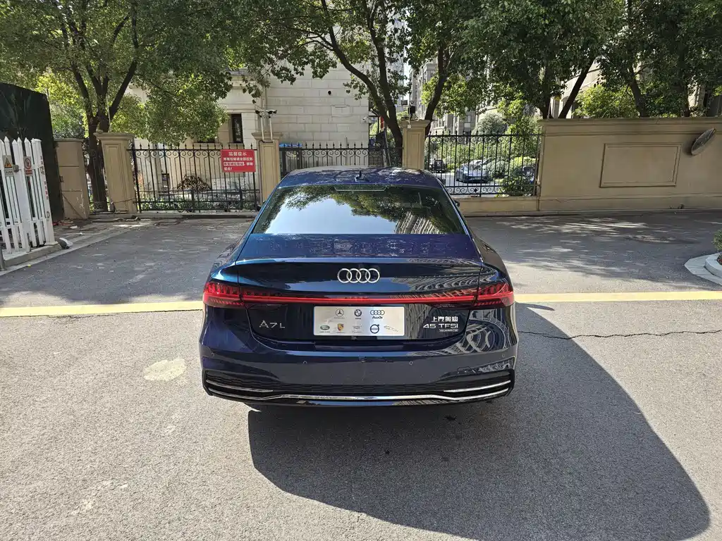 Audi A7L — фото 14