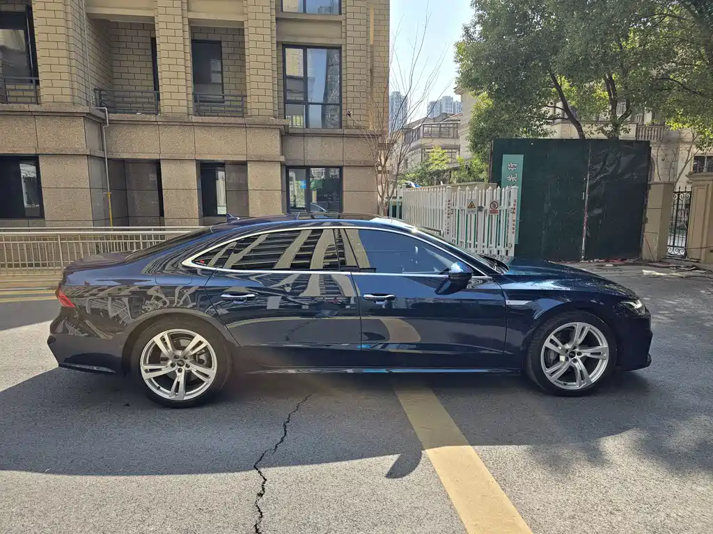 Audi A7L — фото 15