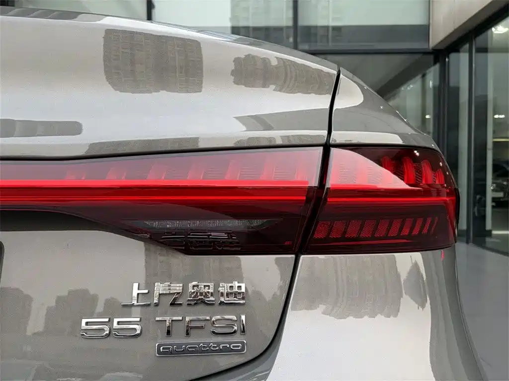 Audi A7L — фото 11